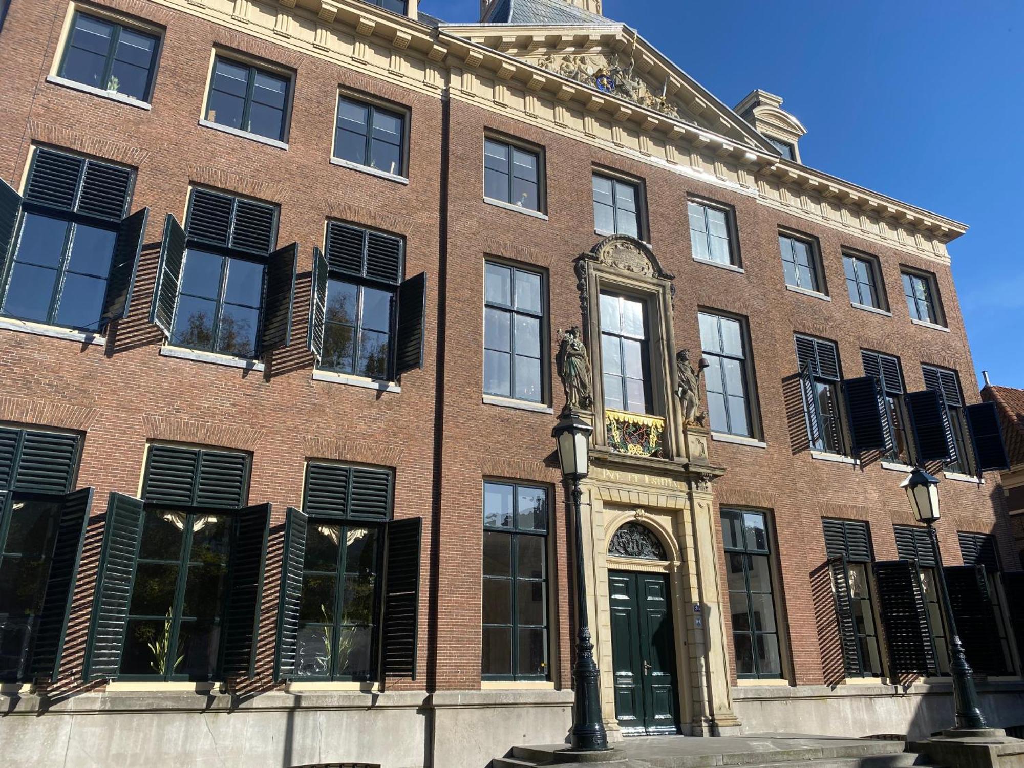 Elegant Appartement In Pakhuis Friesland Centrum Leeuwarden Bagian luar foto