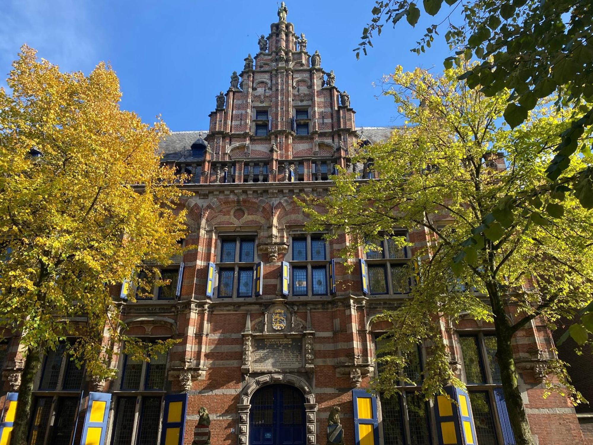 Elegant Appartement In Pakhuis Friesland Centrum Leeuwarden Bagian luar foto